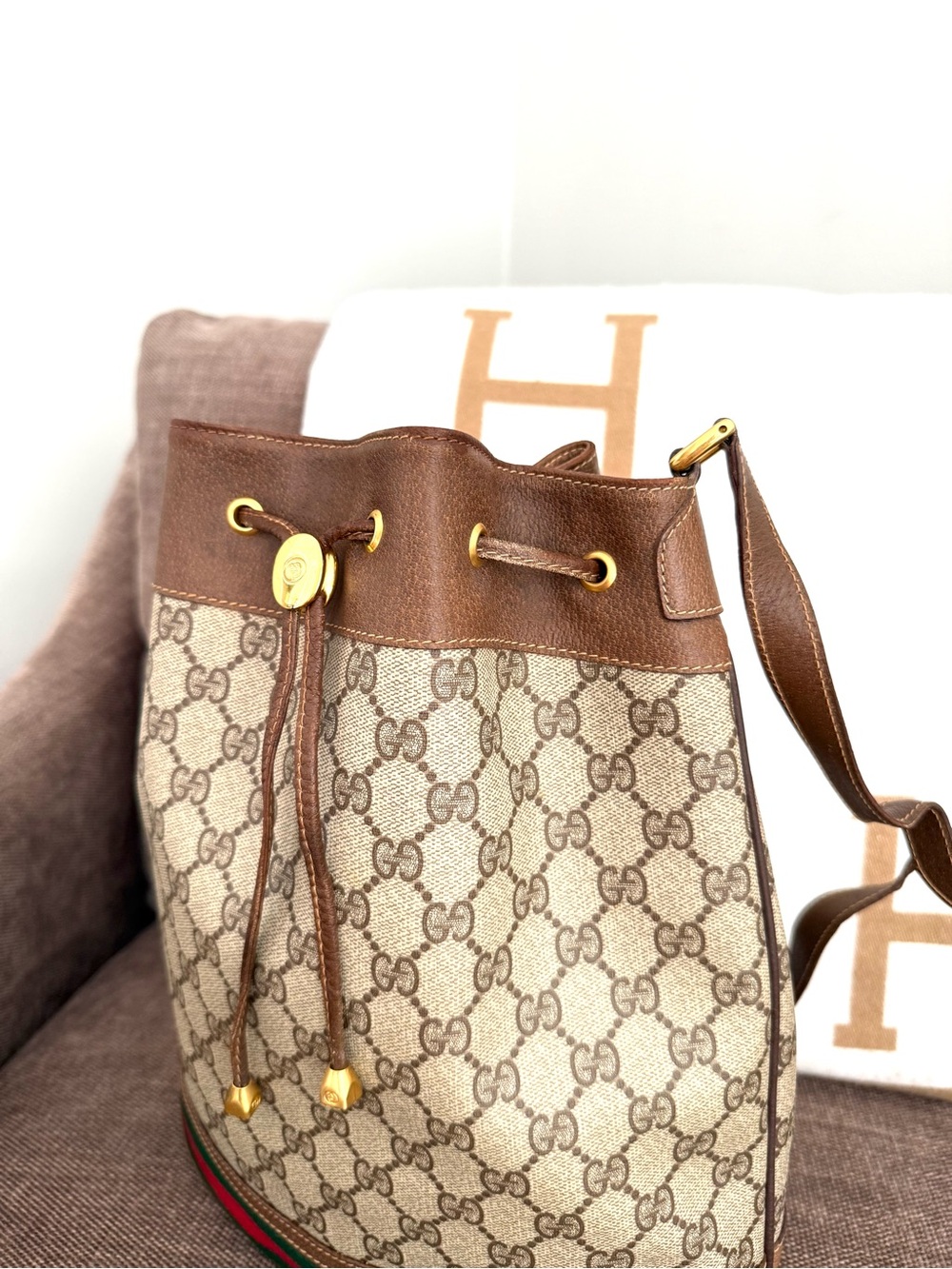Gucci authentic brown monogram coated canvas Bucket Bag brown leather - Picture 6 of 16